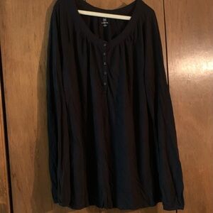 GAP MATERNITY black, long-sleeved top. Size L.